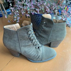 Mossimo woven heeled booties size 8